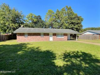 102 Elliott Place, Ocean Springs, MS 39564