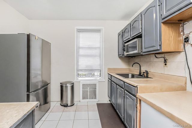 42 Pine Street 3M, Yonkers, NY 10701