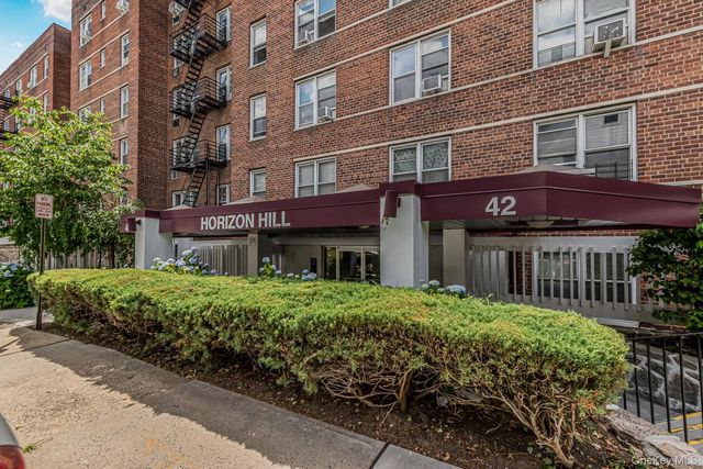 42 Pine Street 3M, Yonkers, NY 10701