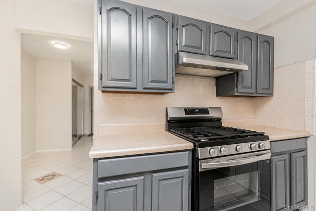 42 Pine Street 3M, Yonkers, NY 10701