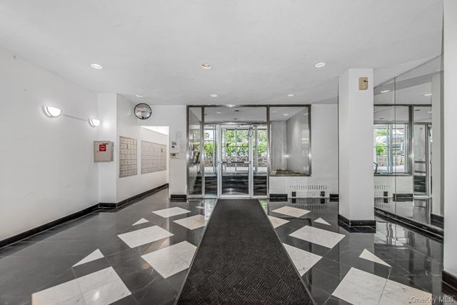 42 Pine Street 3M, Yonkers, NY 10701