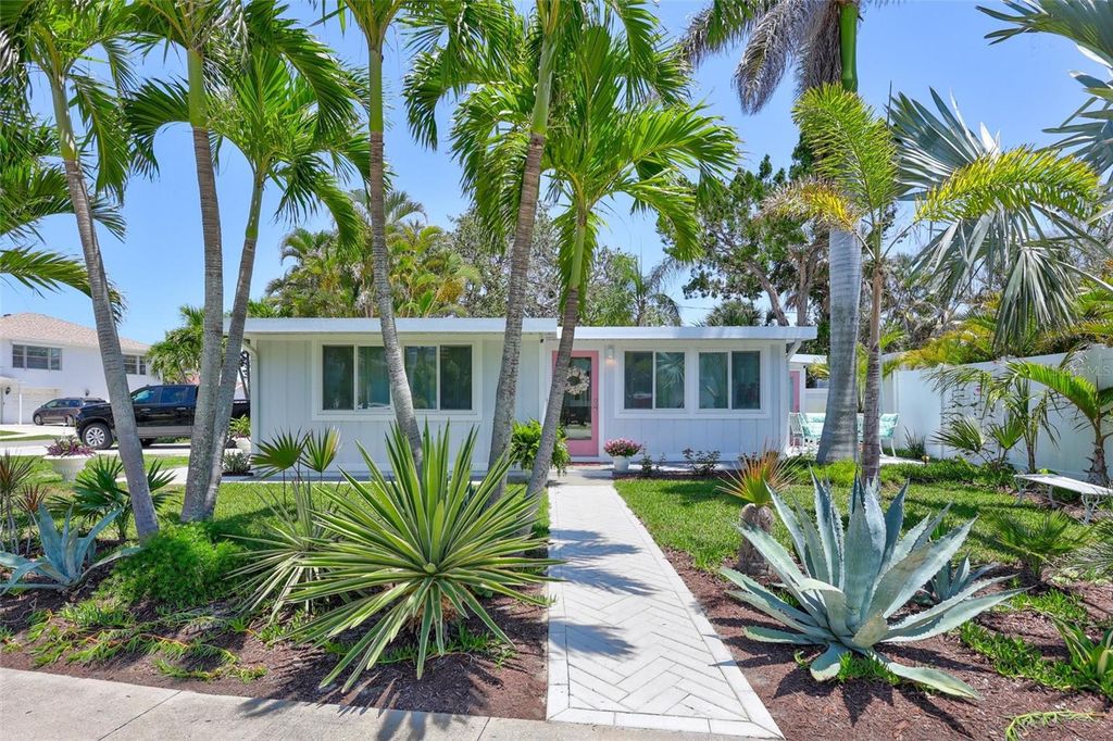 Image 1 of property listing at 643 CALLE DEL OTONO, Sarasota, FL 34242
