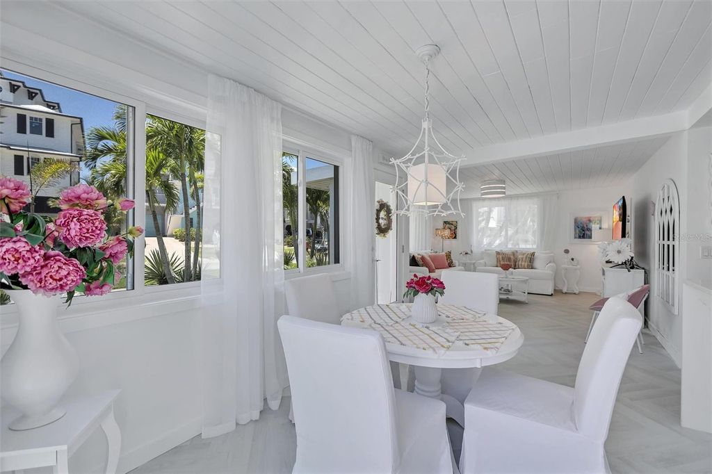Image 17 of property listing at 643 CALLE DEL OTONO, Sarasota, FL 34242
