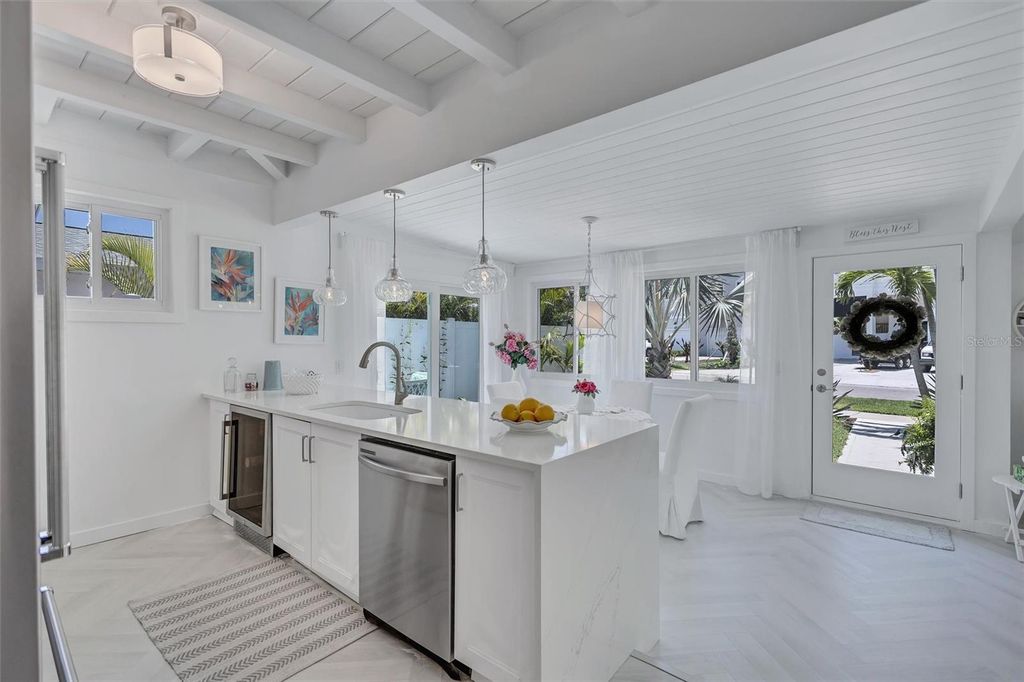 Image 20 of property listing at 643 CALLE DEL OTONO, Sarasota, FL 34242