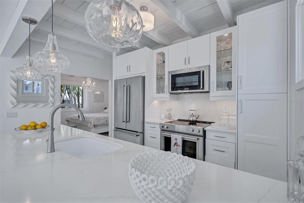 Image 23 of property listing at 643 CALLE DEL OTONO, Sarasota, FL 34242