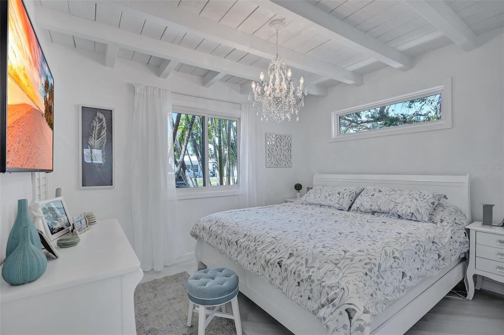 Image 24 of property listing at 643 CALLE DEL OTONO, Sarasota, FL 34242