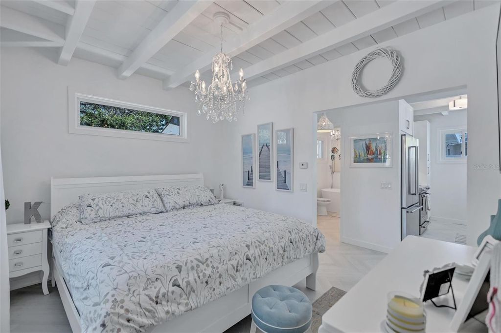 Image 25 of property listing at 643 CALLE DEL OTONO, Sarasota, FL 34242
