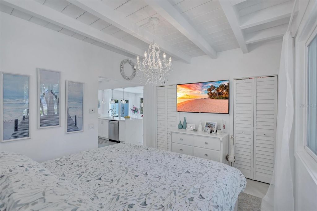 Image 26 of property listing at 643 CALLE DEL OTONO, Sarasota, FL 34242