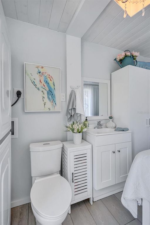 Image 33 of property listing at 643 CALLE DEL OTONO, Sarasota, FL 34242