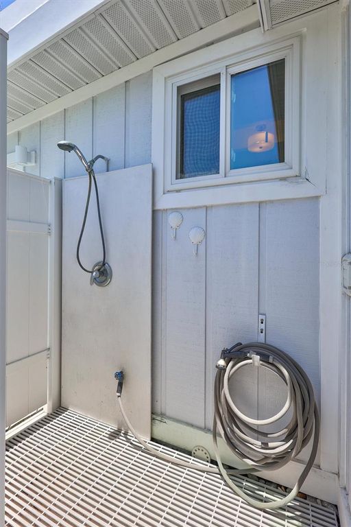 Image 34 of property listing at 643 CALLE DEL OTONO, Sarasota, FL 34242