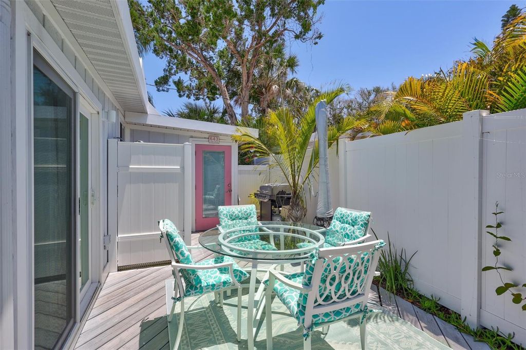 Image 35 of property listing at 643 CALLE DEL OTONO, Sarasota, FL 34242