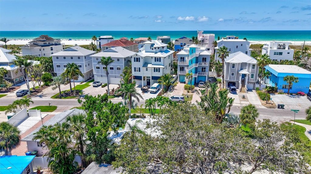 Image 39 of property listing at 643 CALLE DEL OTONO, Sarasota, FL 34242