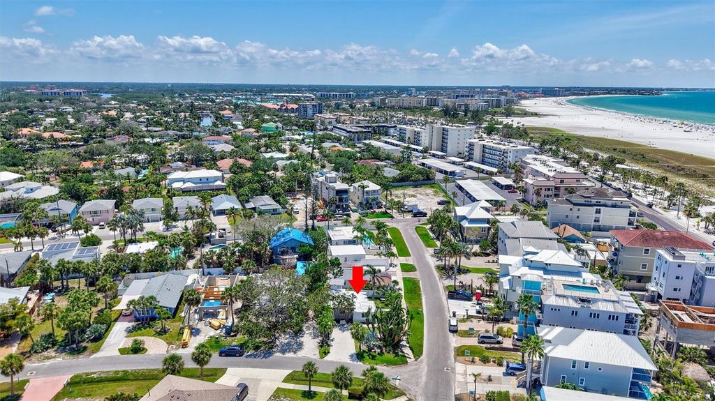 Image 42 of property listing at 643 CALLE DEL OTONO, Sarasota, FL 34242