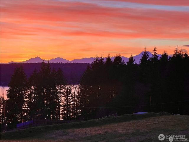 2073 NE Norseman Way, Poulsbo, WA 98370