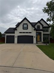 8426 GREEN Road, Lenexa, KS 66227
