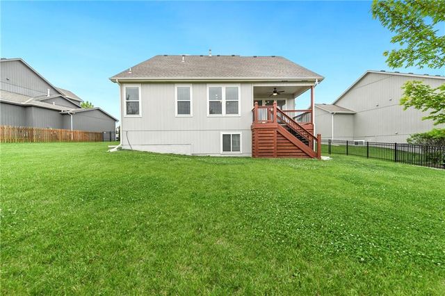 124 SE Briar Valley Lane, Blue Springs, MO 64064