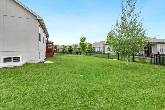 124 SE Briar Valley Lane, Blue Springs, MO 64064