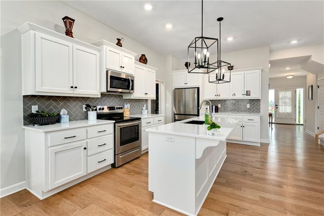 124 SE Briar Valley Lane, Blue Springs, MO 64064