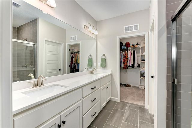 124 SE Briar Valley Lane, Blue Springs, MO 64064