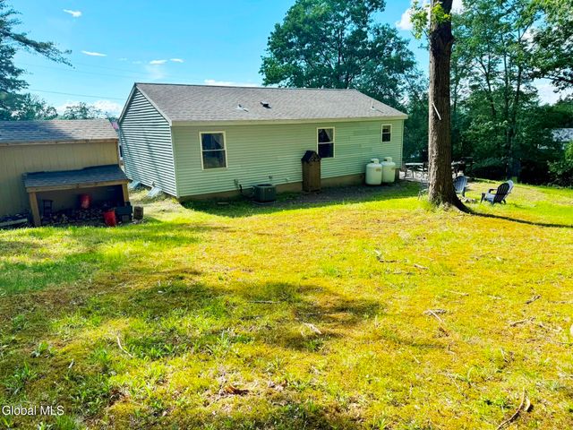 26 Knobhill Road, Sand Lake, NY 12018