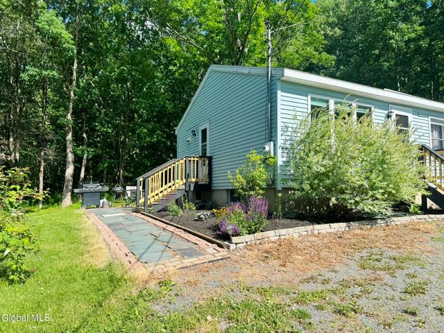 26 Knobhill Road, Sand Lake, NY 12018