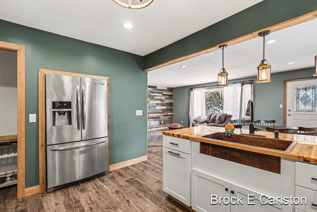 4249 S Hilton Park Road, Fruitport, MI 49415