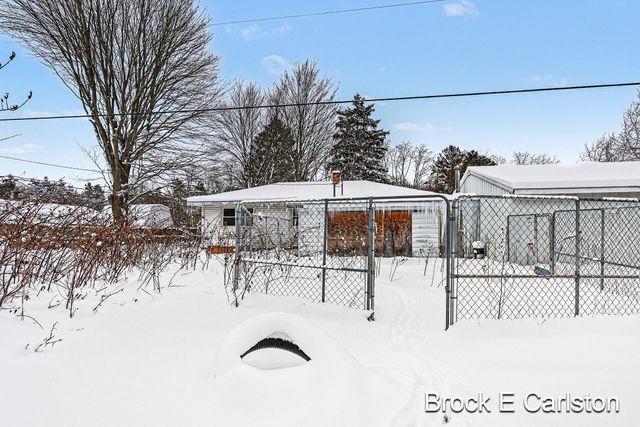 4249 S Hilton Park Road, Fruitport, MI 49415