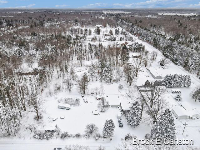 4249 S Hilton Park Road, Fruitport, MI 49415