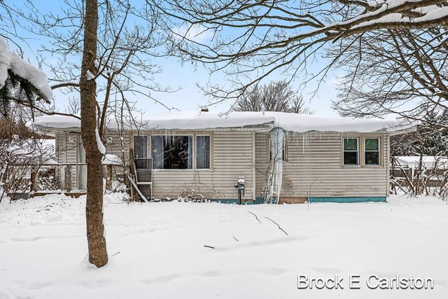 4249 S Hilton Park Road, Fruitport, MI 49415