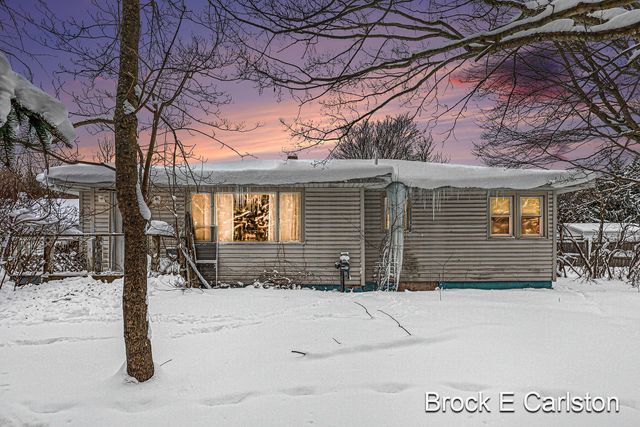 4249 S Hilton Park Road, Fruitport, MI 49415