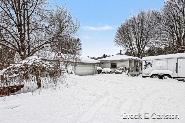 4249 S Hilton Park Road, Fruitport, MI 49415