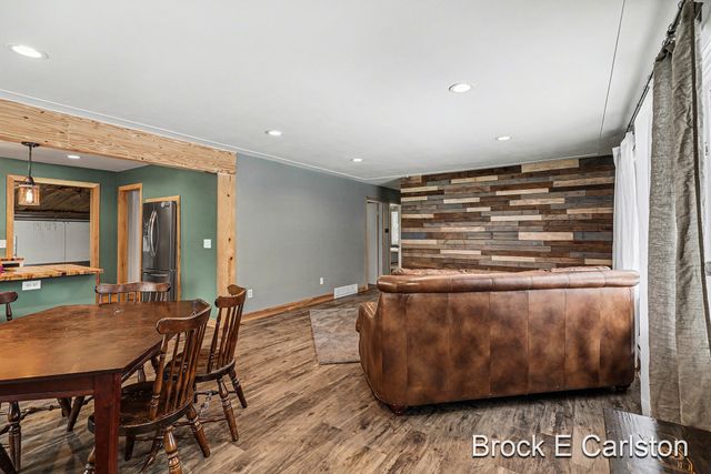 4249 S Hilton Park Road, Fruitport, MI 49415