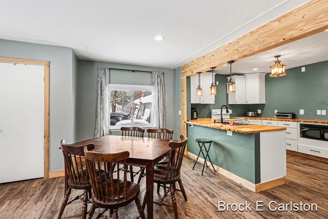 4249 S Hilton Park Road, Fruitport, MI 49415