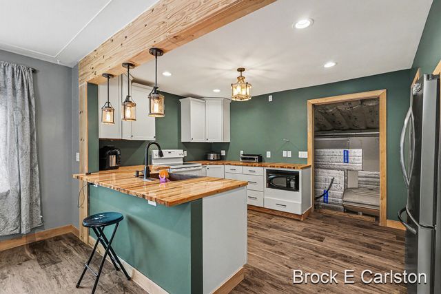 4249 S Hilton Park Road, Fruitport, MI 49415