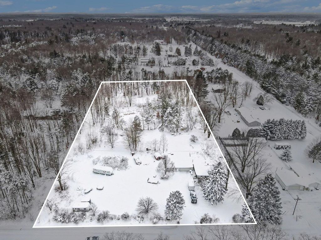 4249 S Hilton Park Road, Fruitport, MI 49415