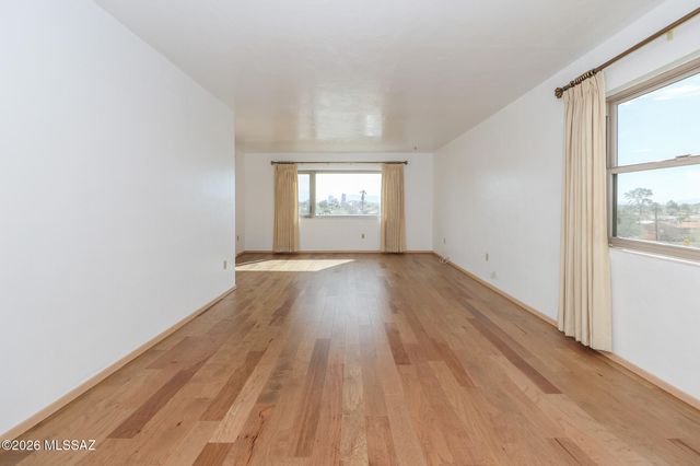 37 N Silverbell Road, Tucson, AZ 85745