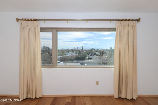 37 N Silverbell Road, Tucson, AZ 85745