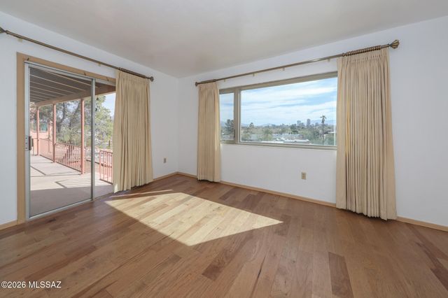 37 N Silverbell Road, Tucson, AZ 85745