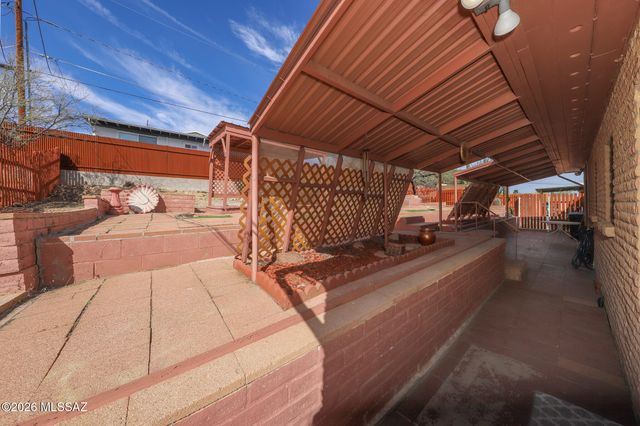 37 N Silverbell Road, Tucson, AZ 85745