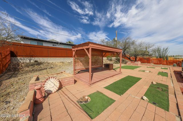 37 N Silverbell Road, Tucson, AZ 85745