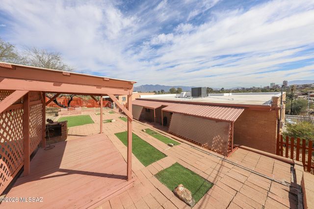 37 N Silverbell Road, Tucson, AZ 85745