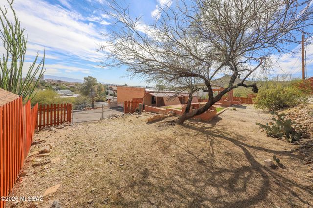 37 N Silverbell Road, Tucson, AZ 85745