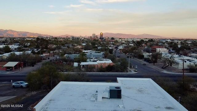 37 N Silverbell Road, Tucson, AZ 85745