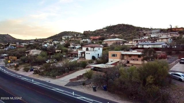 37 N Silverbell Road, Tucson, AZ 85745