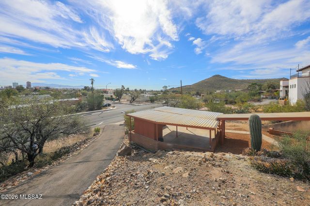 37 N Silverbell Road, Tucson, AZ 85745