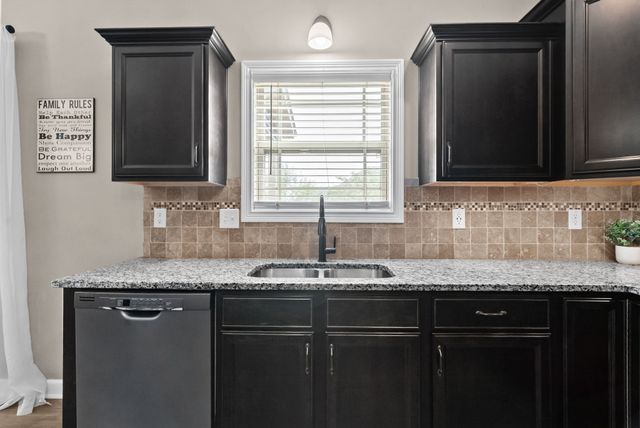 119 Overcrest Ct, Clarksville, TN 37043