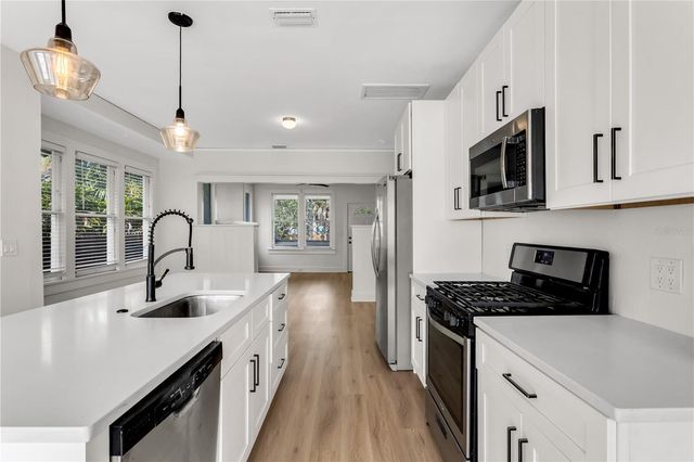 1924 3RD STREET S, St Petersburg, FL 33705