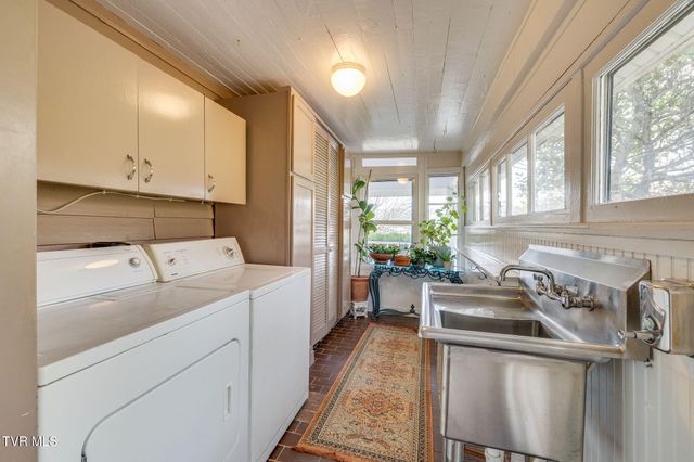 341 Locust Gap Road, Mountain City, TN 37683