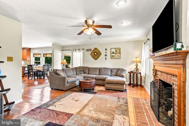 105 DEERFIELD AVE, Marlton, NJ 08053