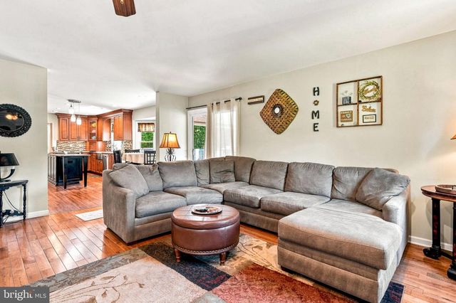 105 DEERFIELD AVE, Marlton, NJ 08053
